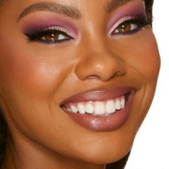 TOO FACED LIMITED EDITION YUMMY GUMMY MULTI-FINISH EYE & FACE PALETTE. - Picture 5 of 12